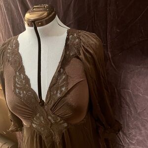 Long-sleeved night gown